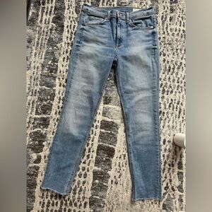Rag & Bone New York light blue denim jeans in a size 28.